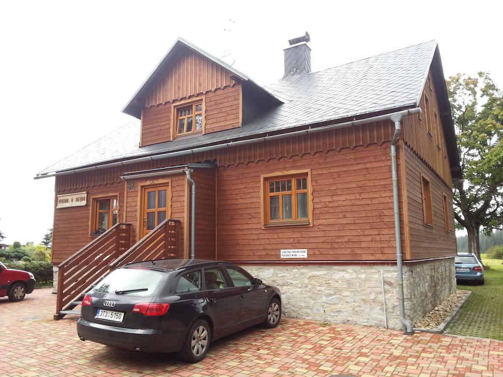 Penzion U Mlyna Рейвиз Экстерьер фото
